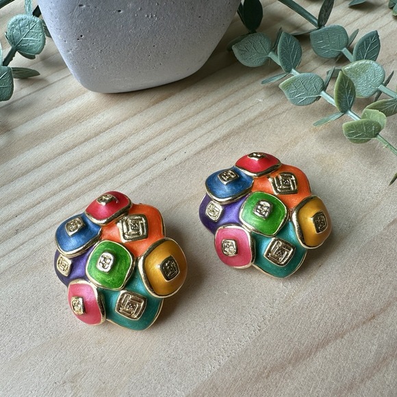 VTG Fashion Clip Earrings 1 3/8" Multicolor Enamel Geometric Gold Tone‎ Signed - Picture 1 of 9